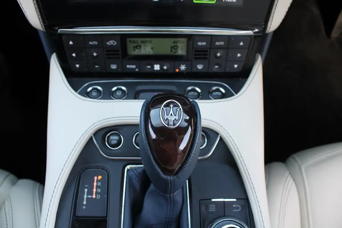 2019-maserati-grancabrio-47-sport-big-30
