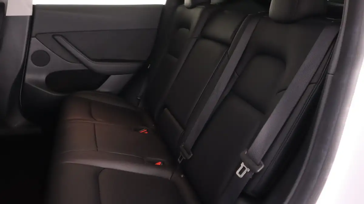 2022-tesla-model-y-e-long-range-big-16