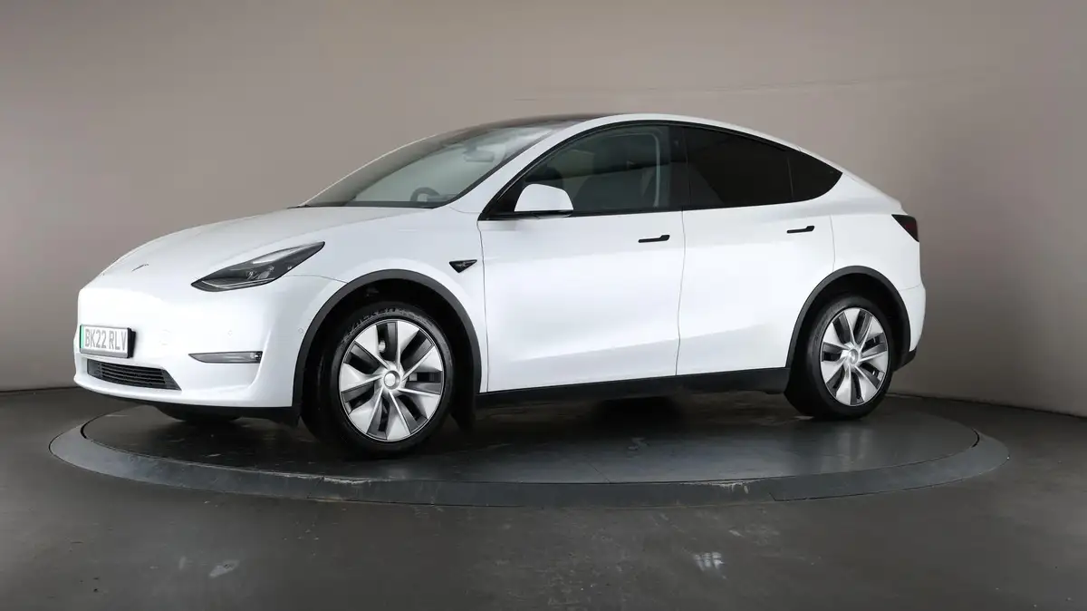 2022-tesla-model-y-e-long-range-big-34