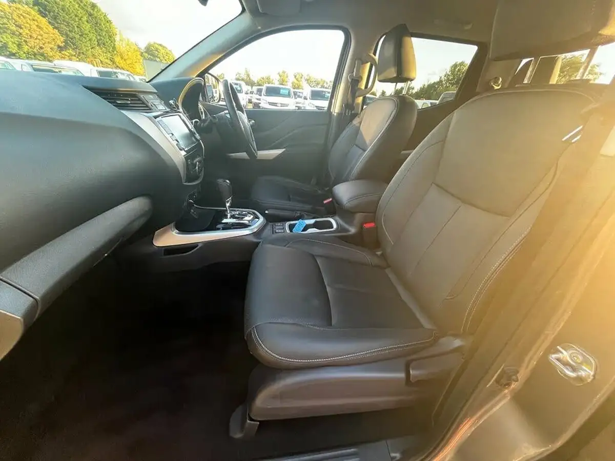2020-nissan-navara-23dci-tt-tekna-8-navileather-auto-big-20