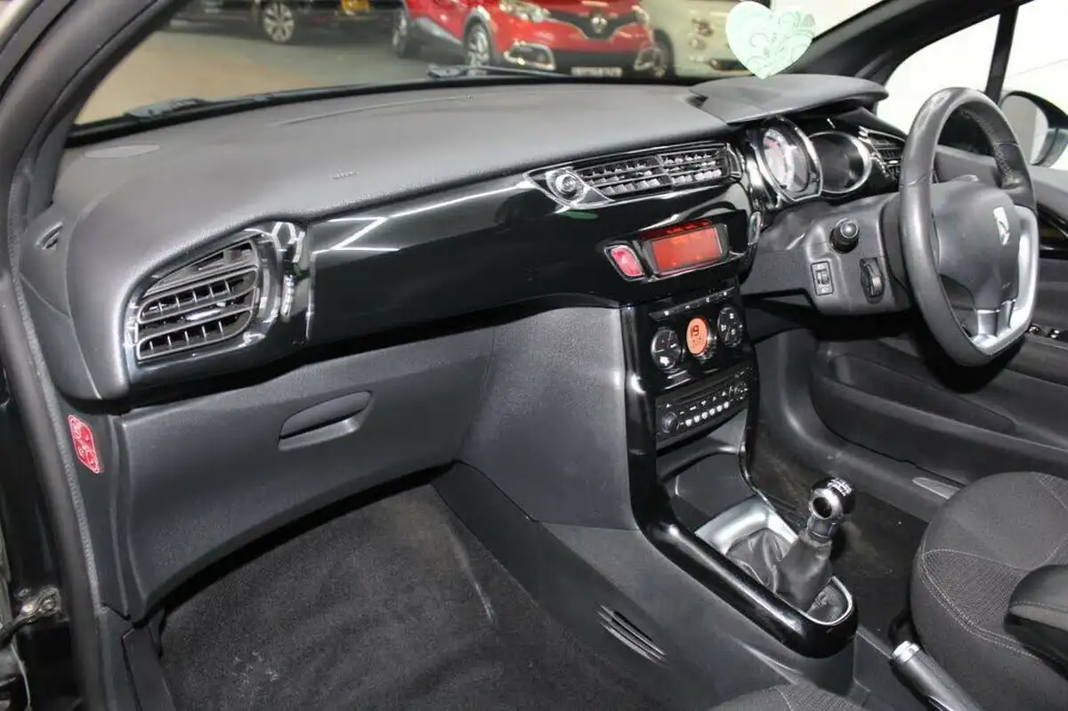 2013-citroen-ds3-16-dstyle-plus-vti-big-16