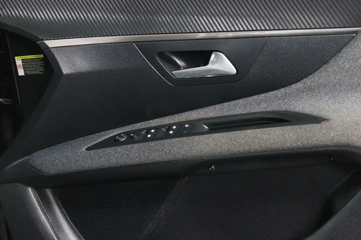 2018-peugeot-3008-suv-12-puretech-active-big-32