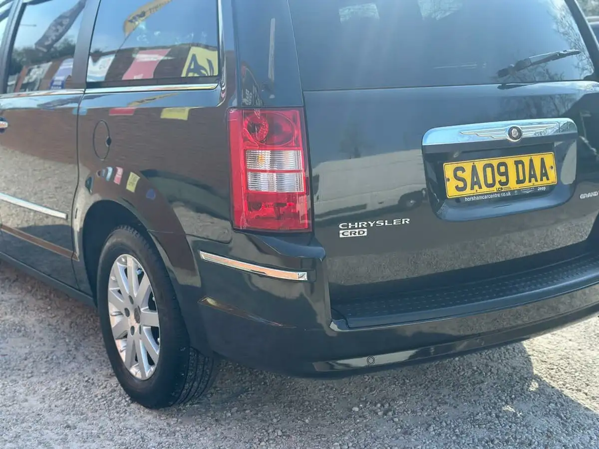 2009-chrysler-grand-voyager-28td-limited-big-21