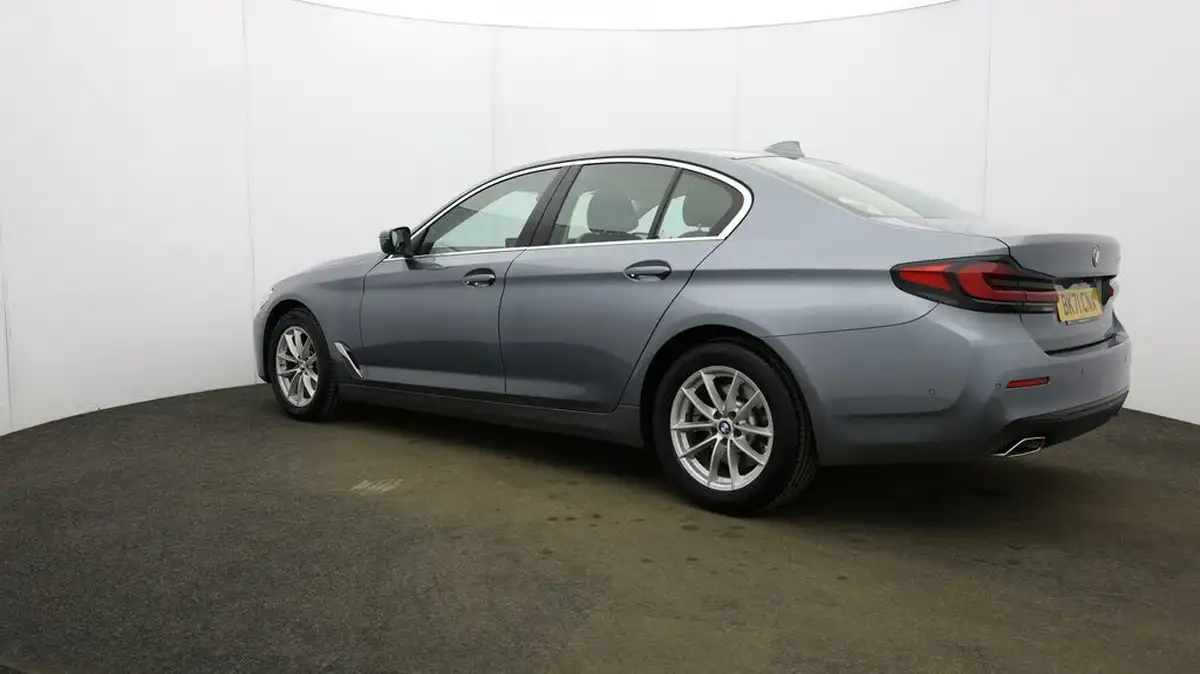 2021-bmw-5-series-20-520i-se-saloon-4d-big-57