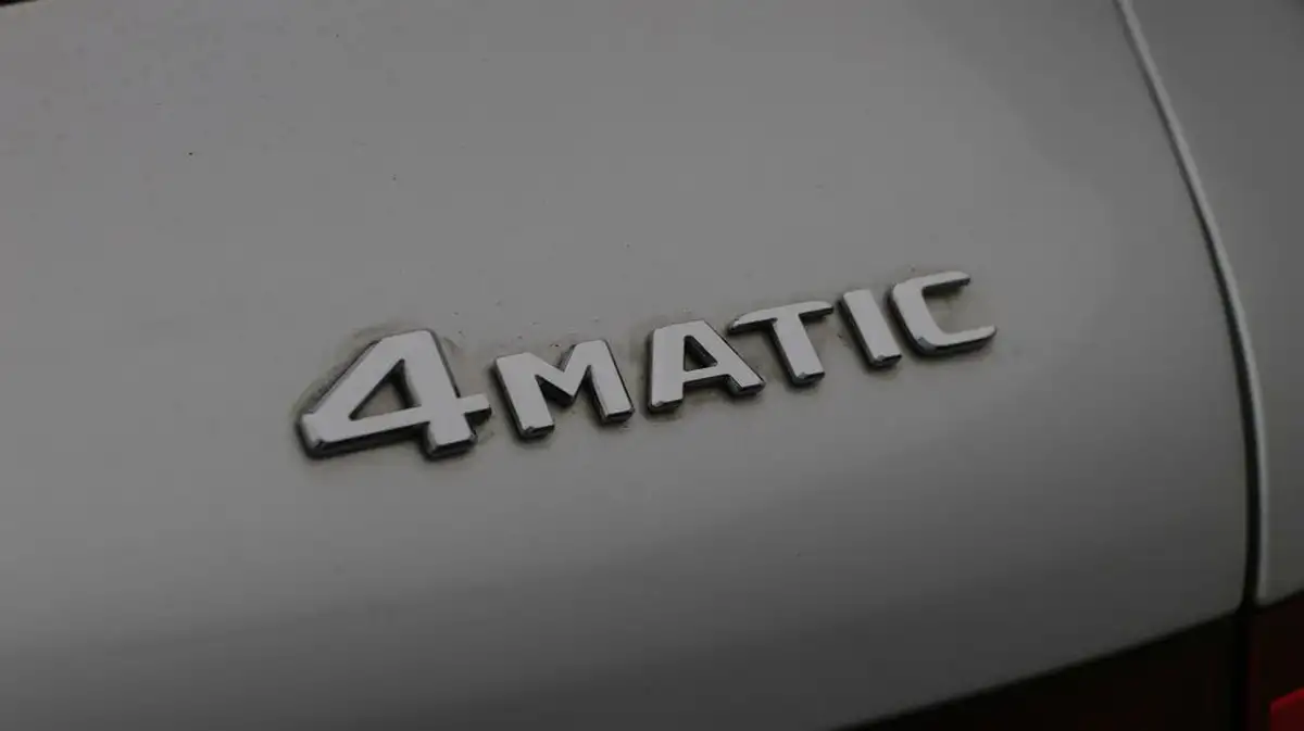 2018-mercedes-benz-glc-class-21d-glc220d-amg-line-ss-station-wagon-5d-big-22
