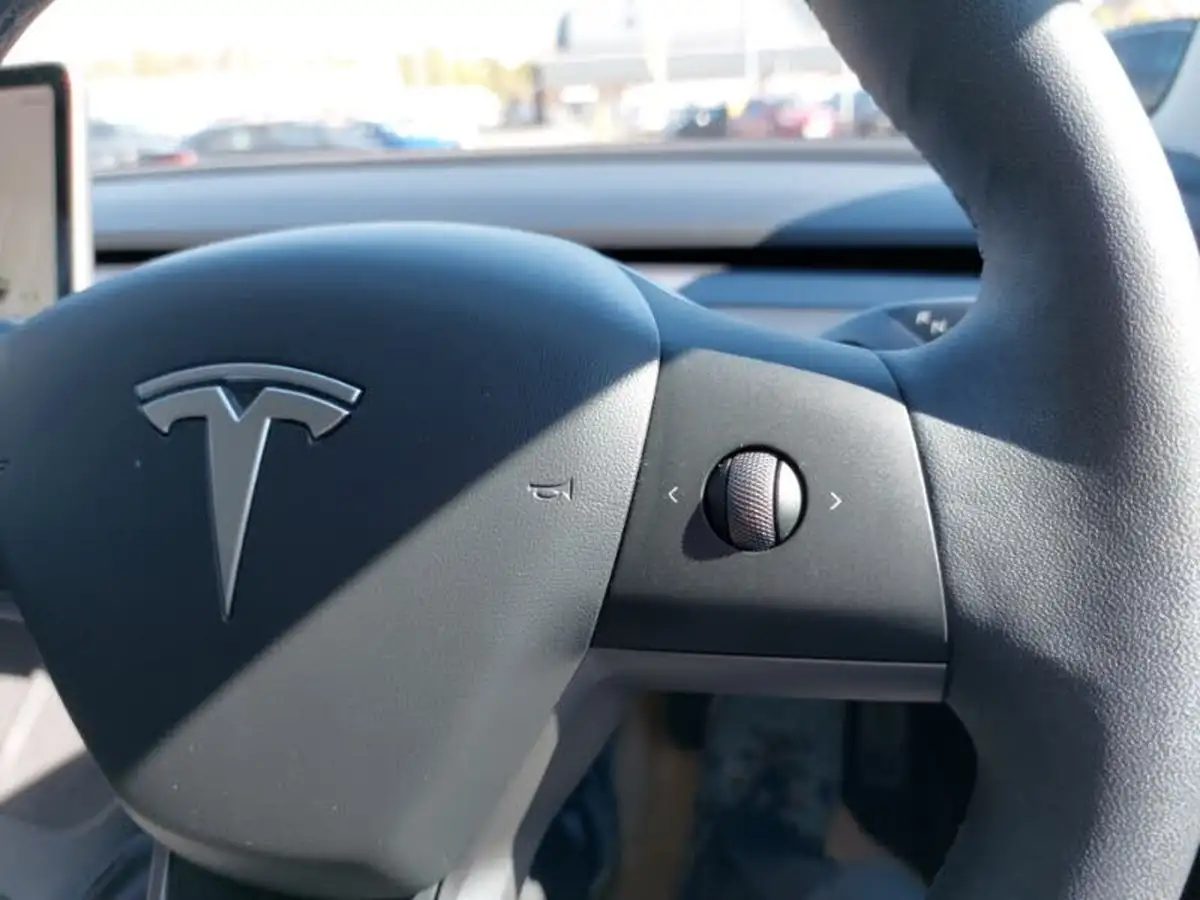 2021-tesla-model-3-e-long-range-awd-big-12