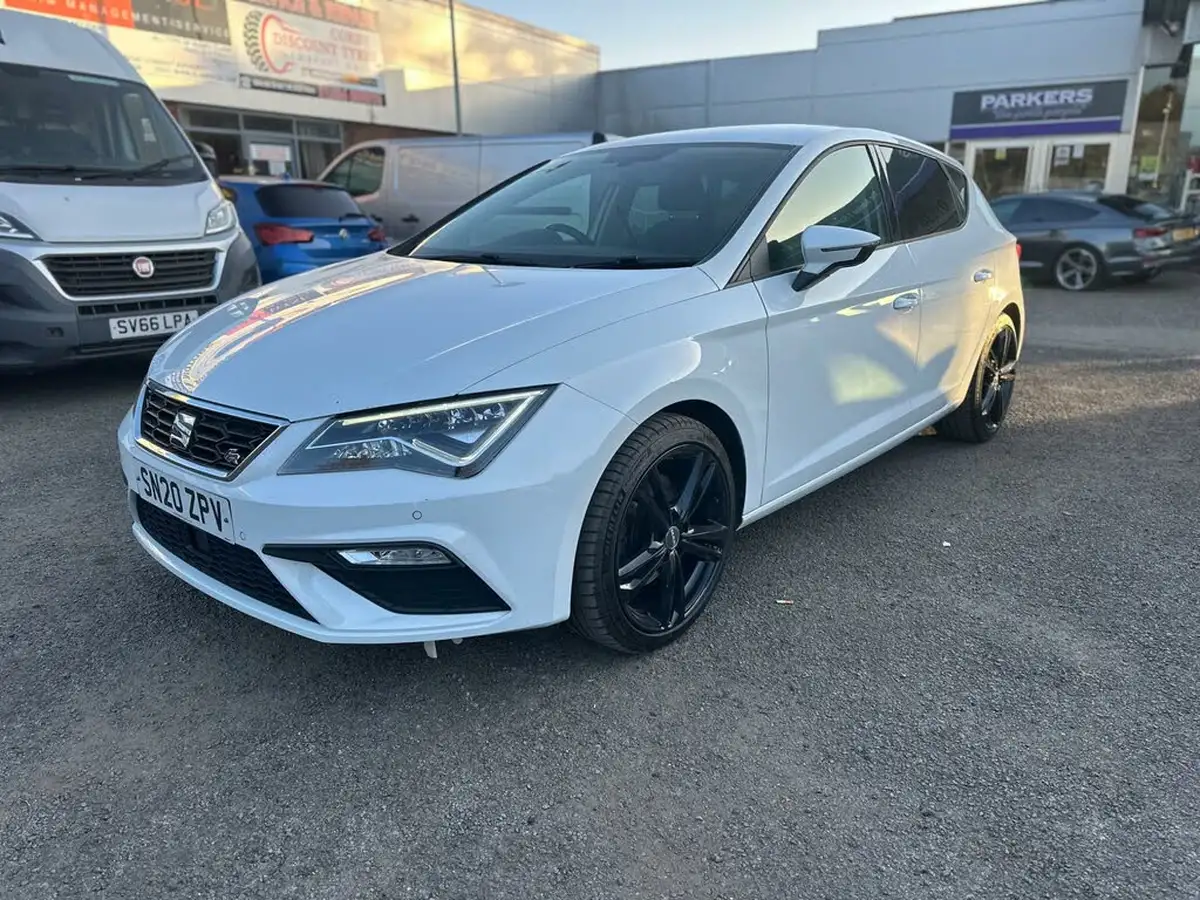 2020-seat-leon-20-tsi-fr-hatchback-big-2
