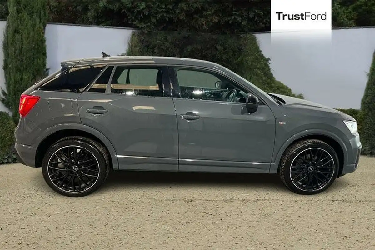 2019-audi-q2-10-30-tfsi-black-edition-big-2