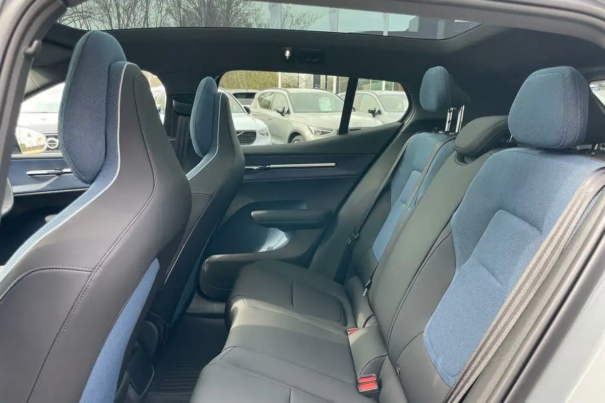 2024-volvo-ex30-e-single-motor-ultra-big-28