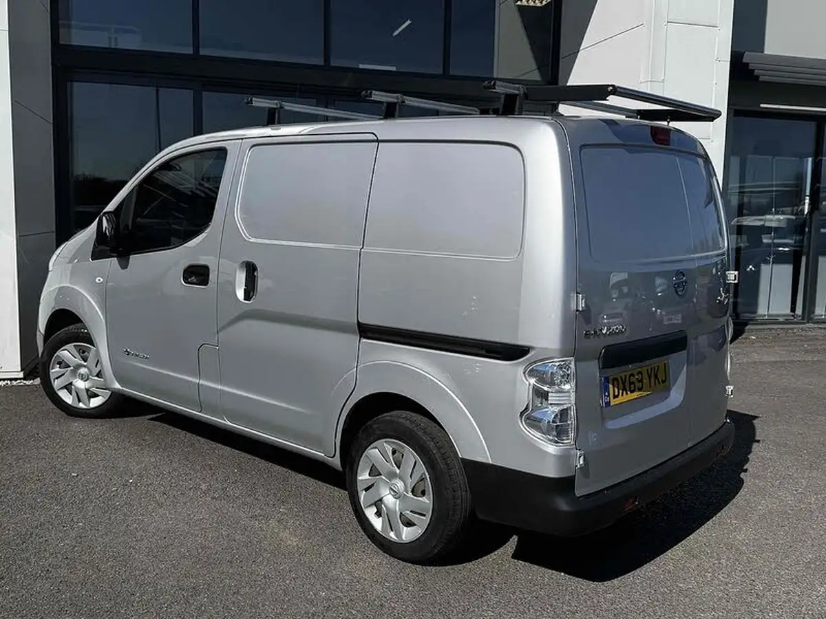 2019-nissan-env200-e-acenta-panel-van-auto-big-12