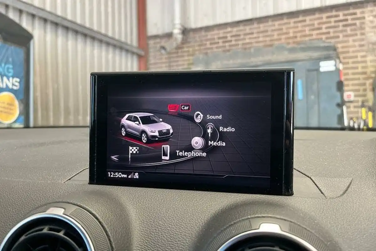 2019-audi-q2-10-30-tfsi-black-edition-big-26