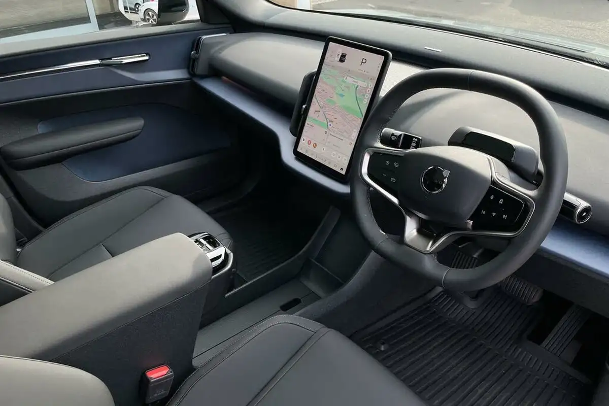 2024-volvo-ex30-e-single-motor-ultra-big-4