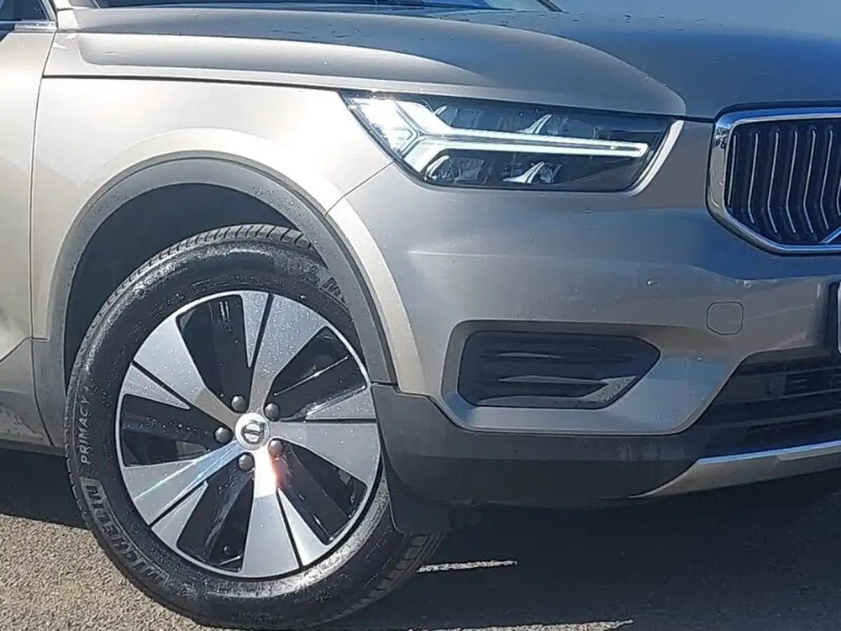 2022-volvo-xc40-15-t4-inscription-expression-big-8