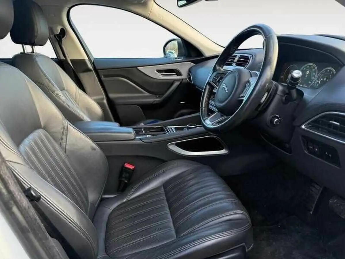 2017-jaguar-f-pace-20i-portfolio-250ps-1997cc-big-2