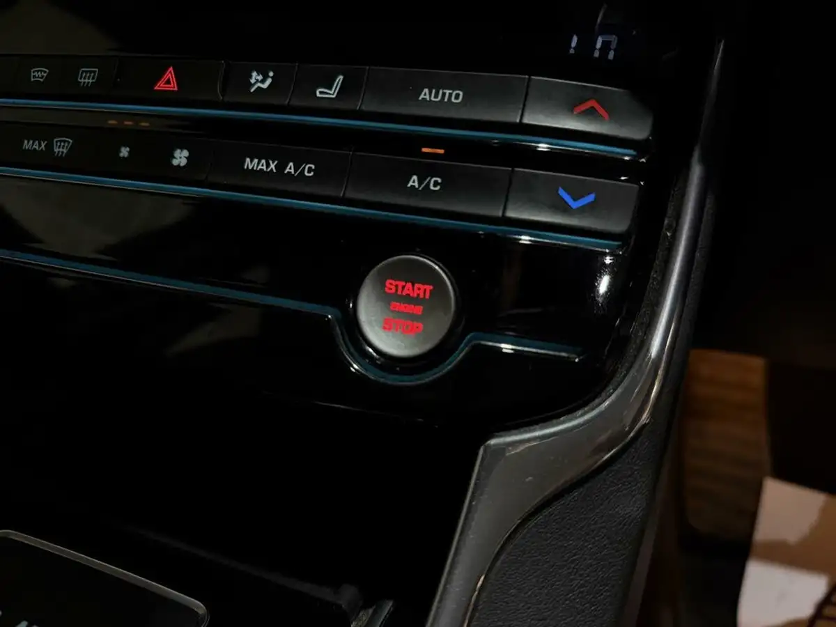 2015-jaguar-xe-20td-r-sport-163ps-auto-big-41