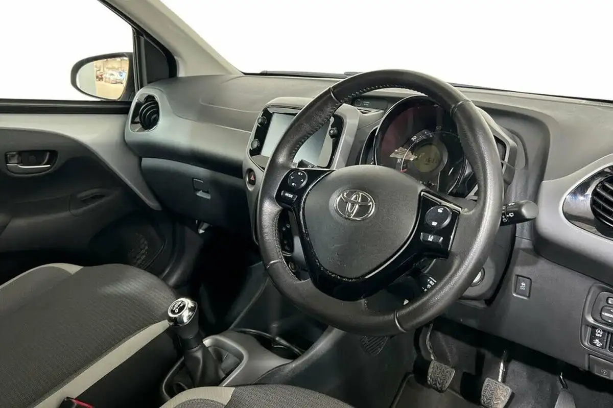 2021-toyota-aygo-10-vvt-i-x-play-tss-big-6