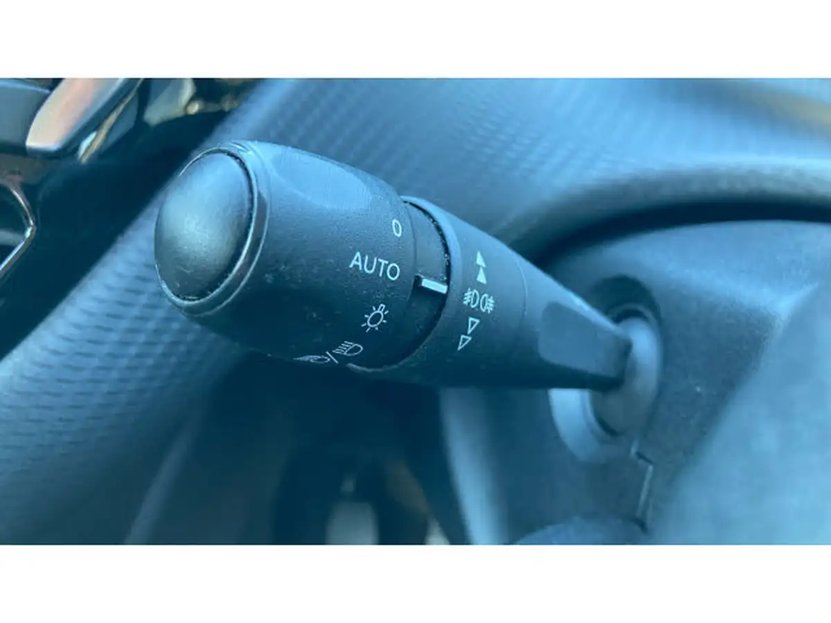 2018-peugeot-208-12-puretech-signature-big-25