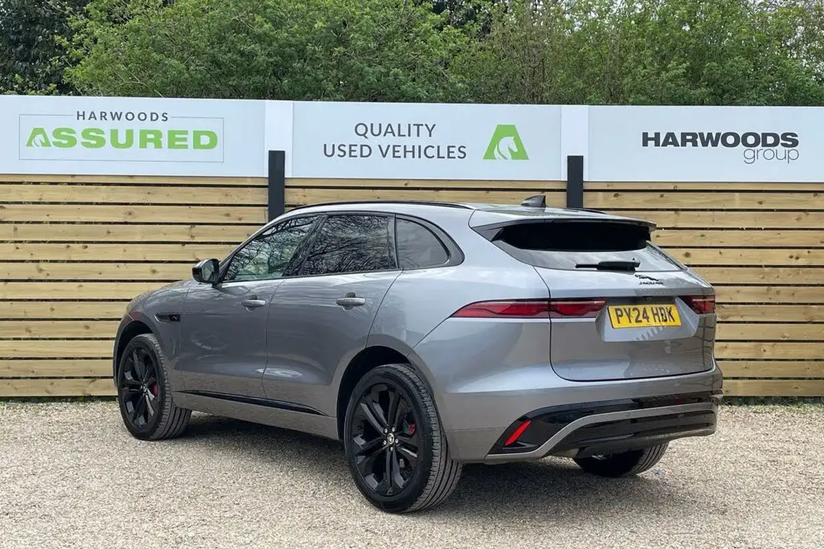 2024-jaguar-f-pace-20-d200-r-dynamic-hse-black-big-8