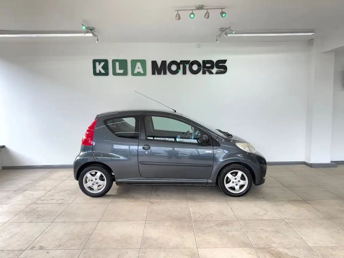 2010-peugeot-107-10-millesim-3d-big-5