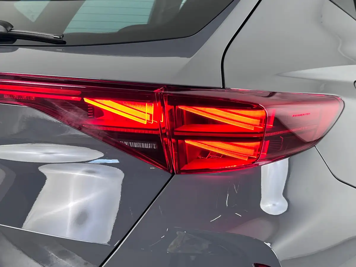 2024-cupra-formentor-15-e-hybrid-vz1-big-7