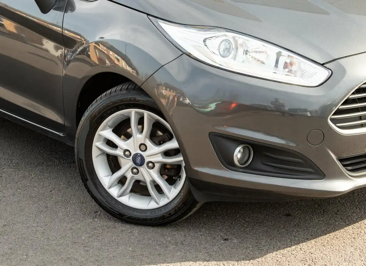 2016-ford-fiesta-10t-zetec-100ps-ecoboost-ss-3d-big-1