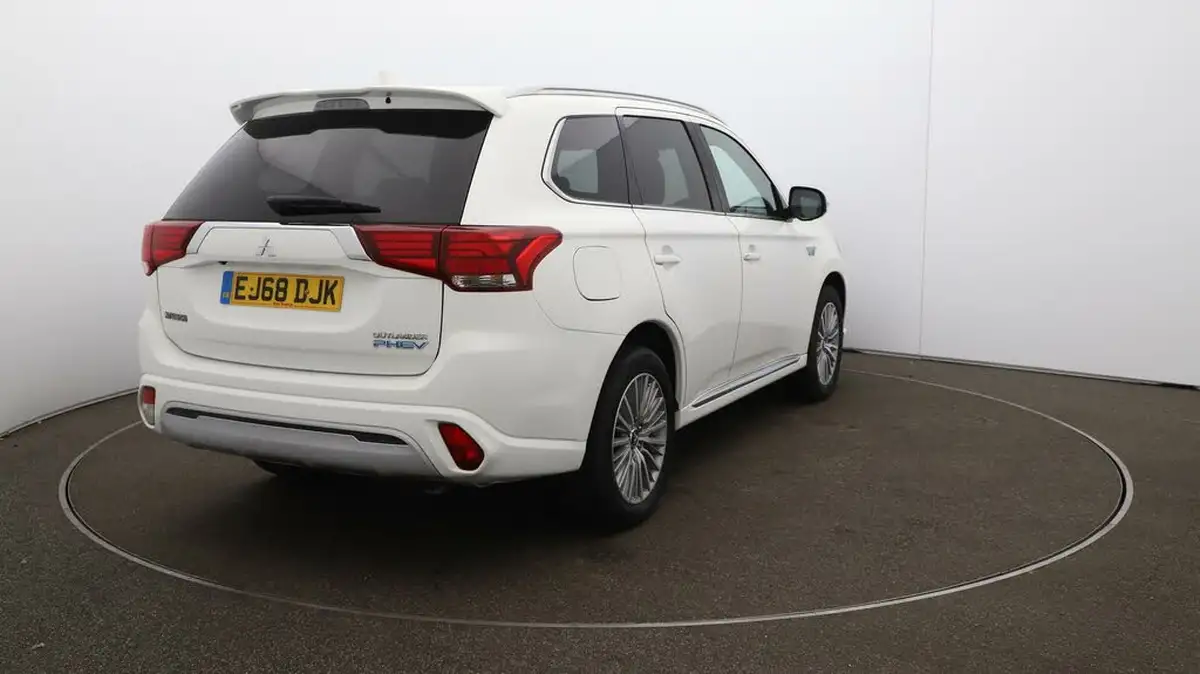2018-mitsubishi-outlander-24-4h-phev-big-48