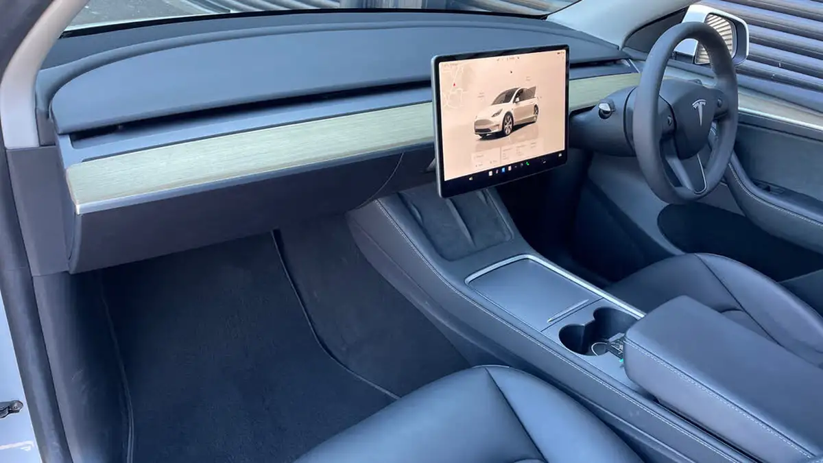 2023-tesla-model-y-e-rwd-big-9