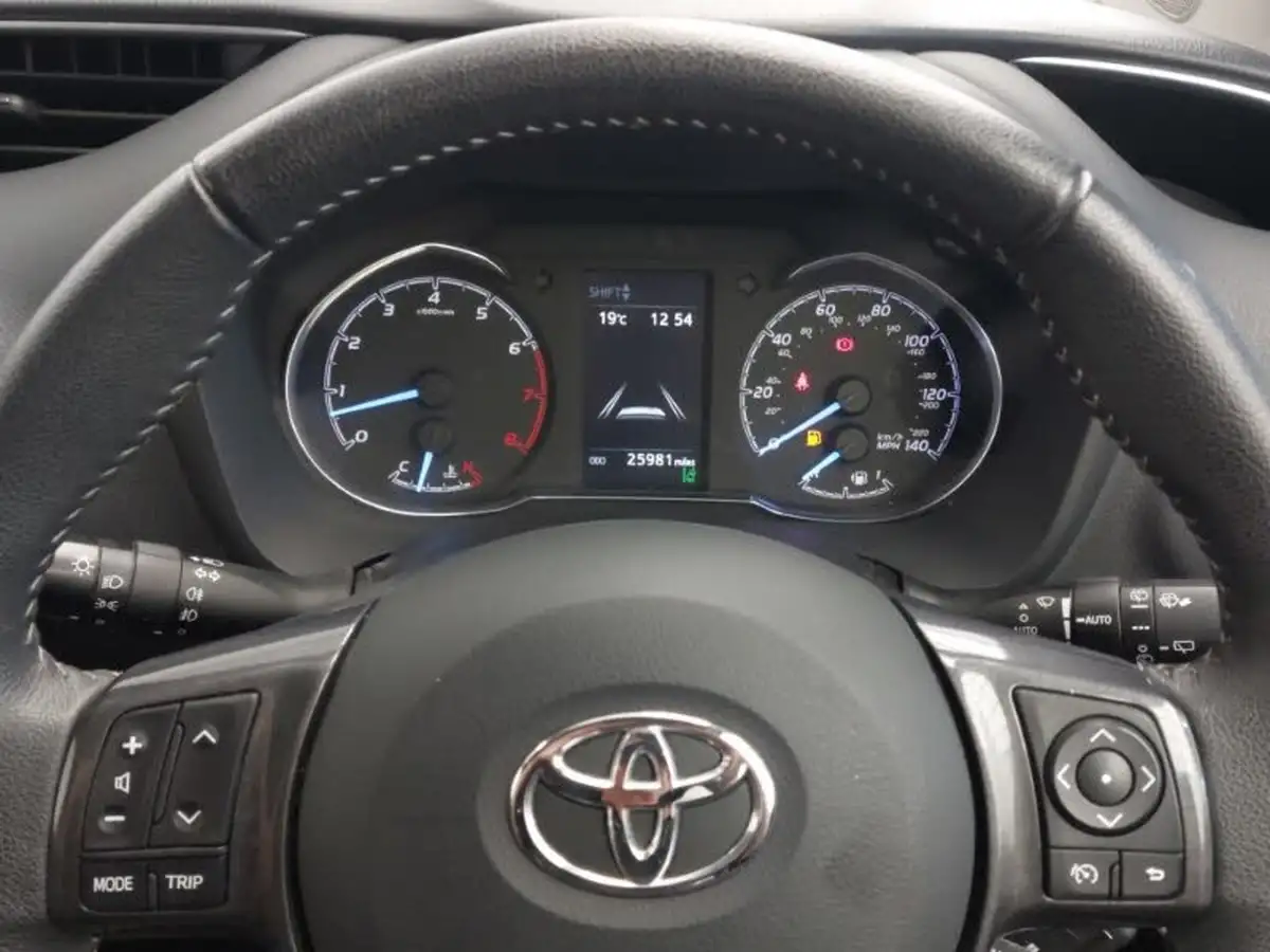 2019-toyota-yaris-15-vvt-i-y20-111bhp-1496cc-big-18