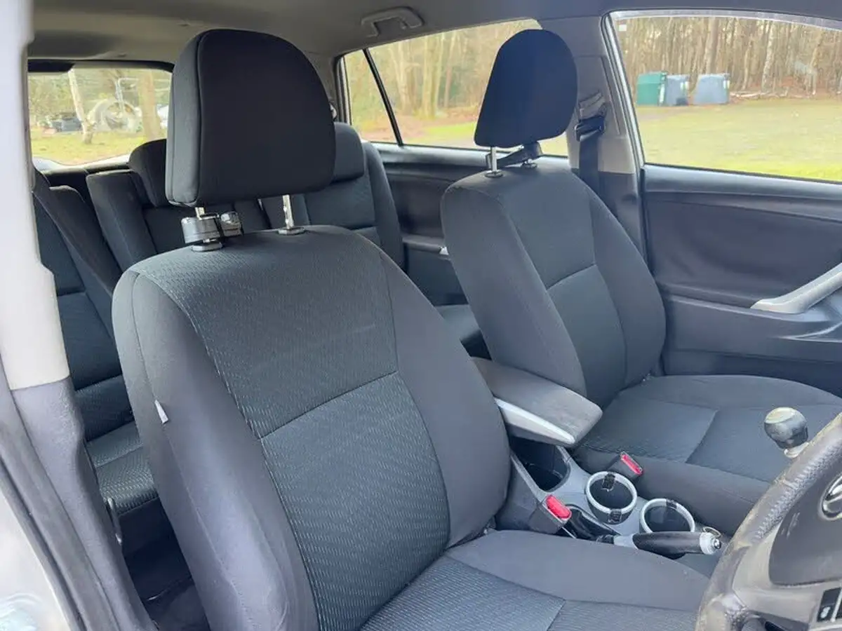 2012-toyota-verso-20td-tr-big-15
