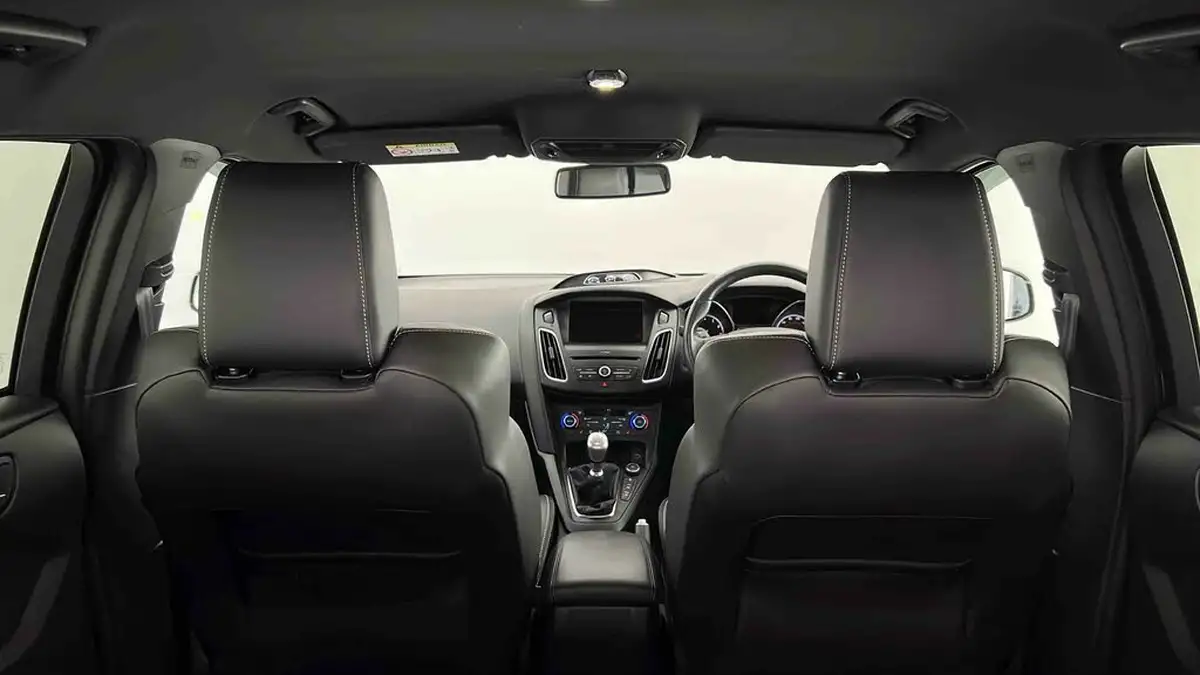 2015-ford-focus-20t-st3-hatchback-big-48
