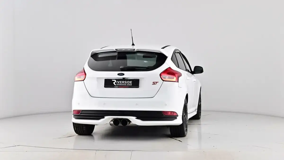 2015-ford-focus-20t-st3-hatchback-big-72
