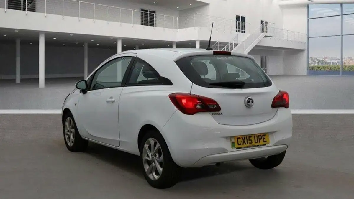 2015-vauxhall-corsa-14-excite-ac-90ps-ecoflex-3d-1398cc-big-2