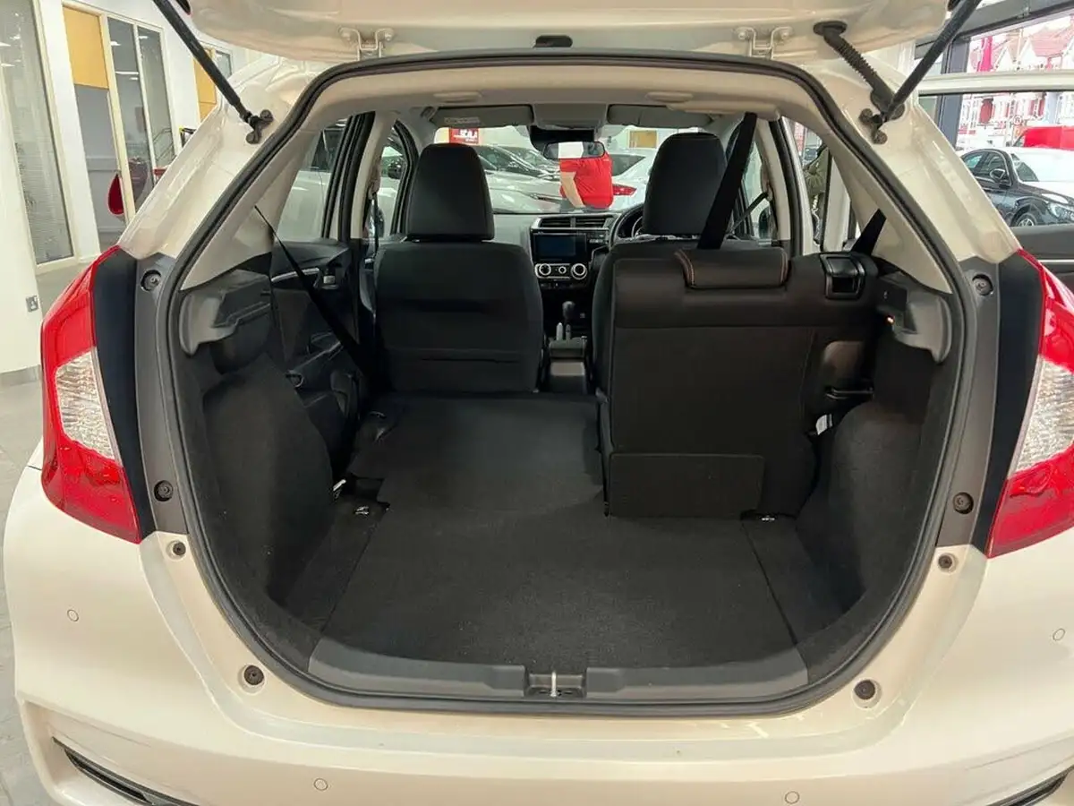 2019-honda-jazz-15-i-vtec-sport-navi-cvt-big-40