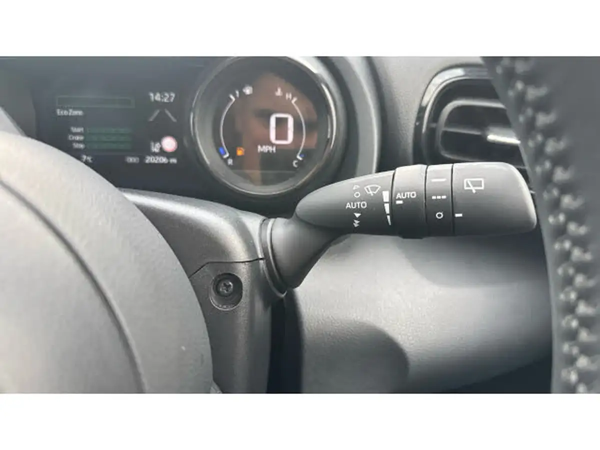 2022-toyota-yaris-15-vvt-i-dynamic-big-25
