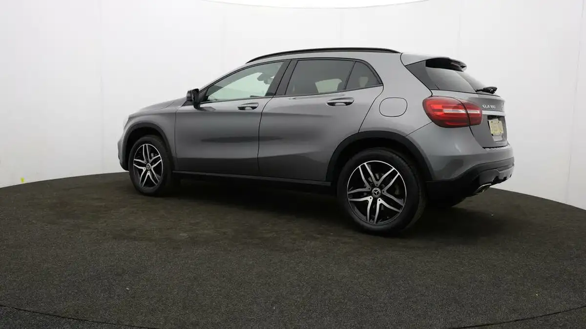 2019-mercedes-benz-gla-class-16-gla-180-urban-edition-ss-big-67