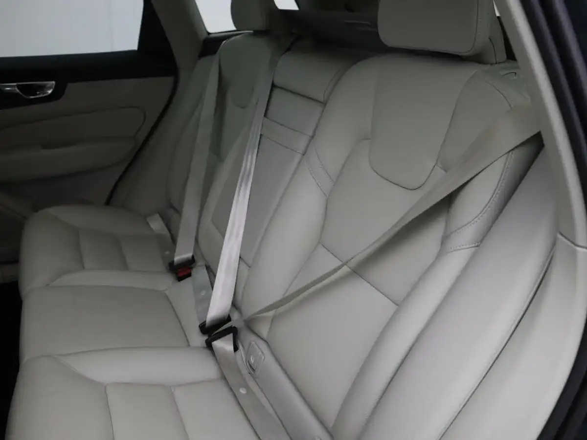 2019-volvo-xc60-20-t5-momentum-awd-big-10