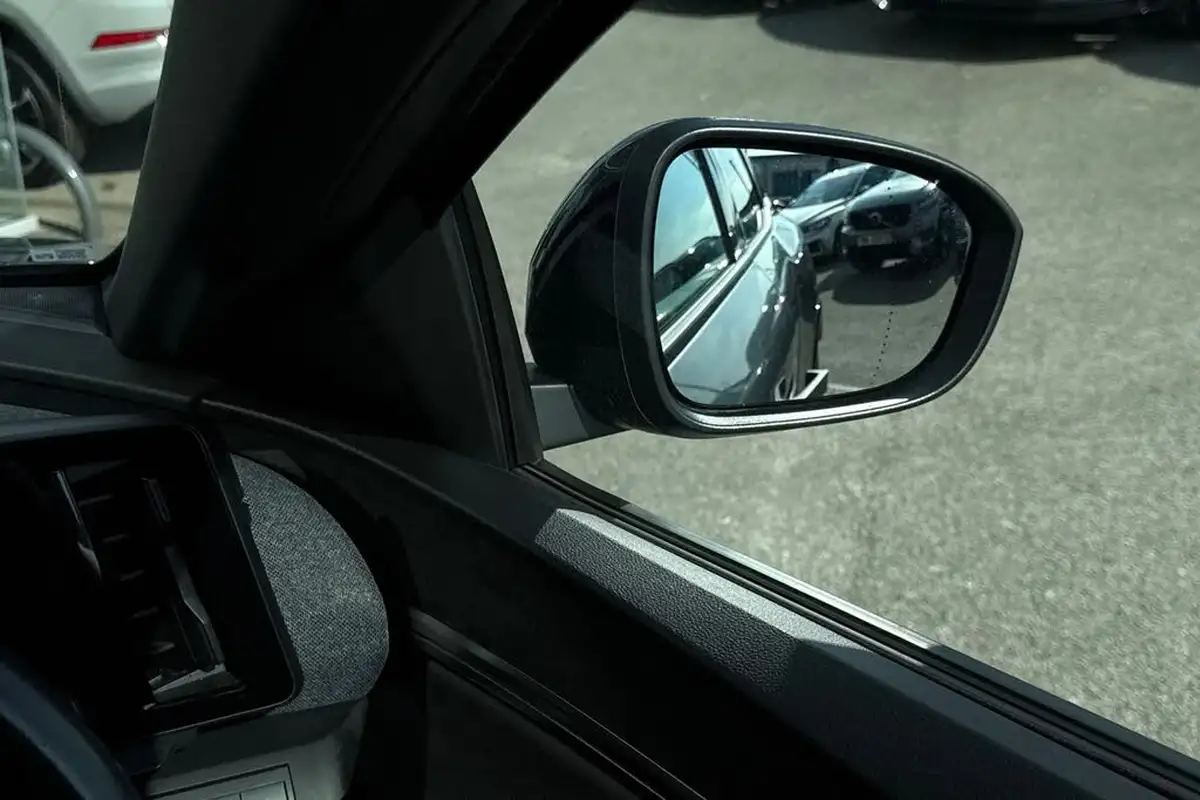 2023-renault-megane-e-tech-e-iconic-big-20