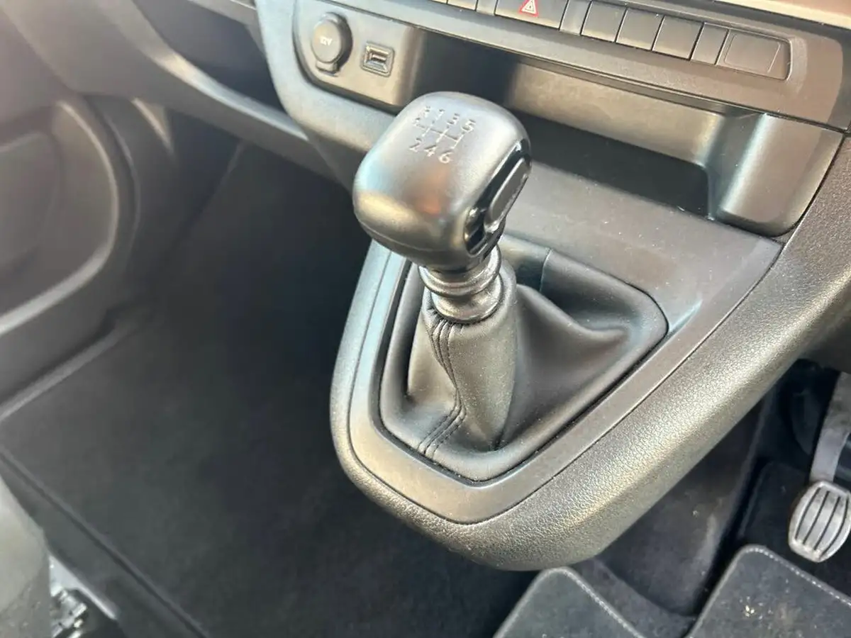 2019-citroen-spacetourer-20bluehdi-feel-m-150ps-big-36