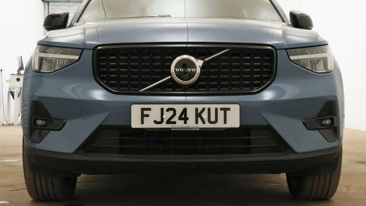 2024-volvo-xc40-20-b3-plus-big-22