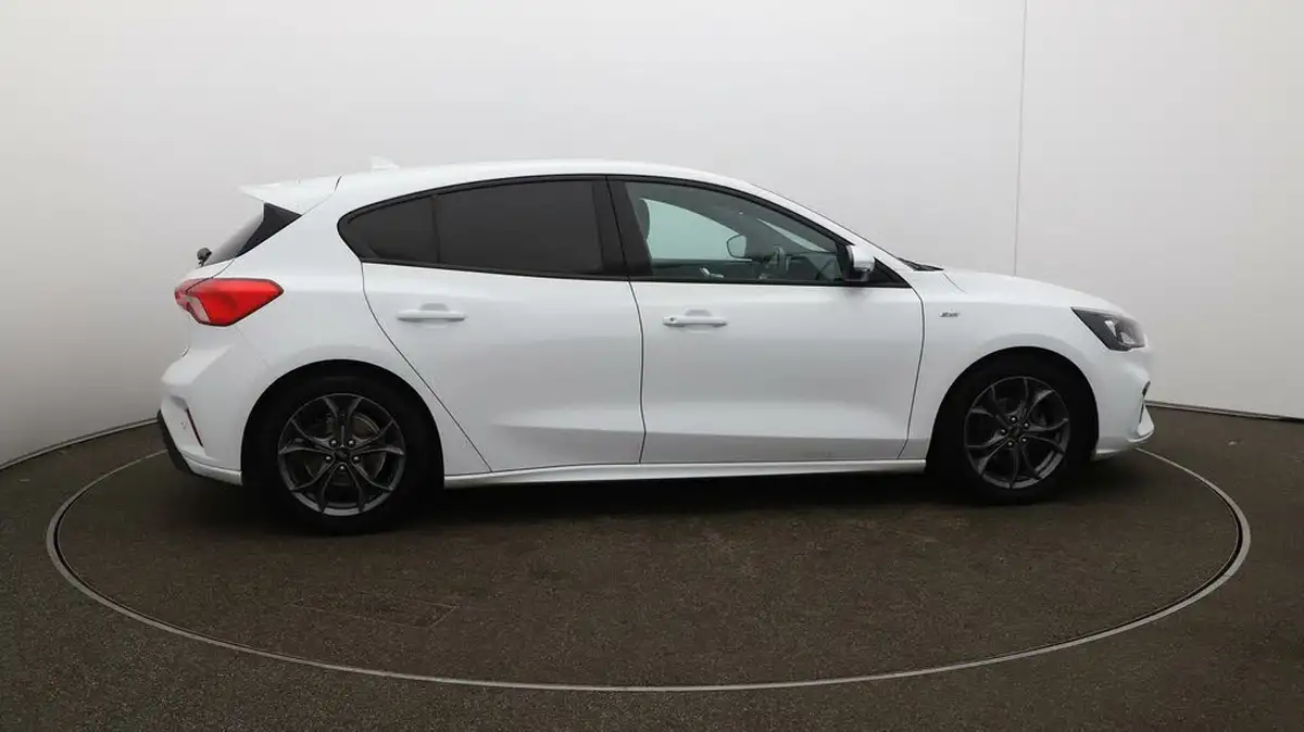 2020-ford-focus-15t-st-line-hatchback-big-8