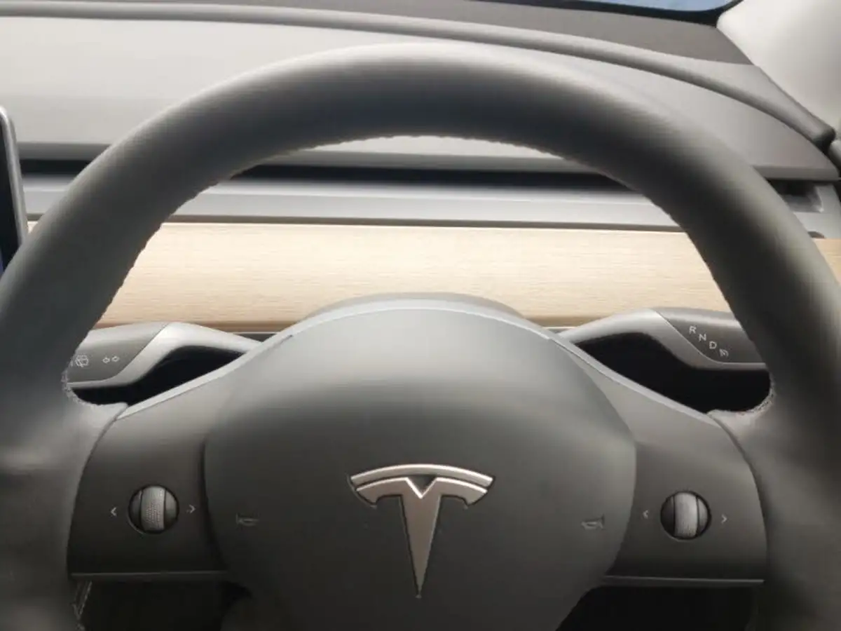2022-tesla-model-y-e-rwd-big-18