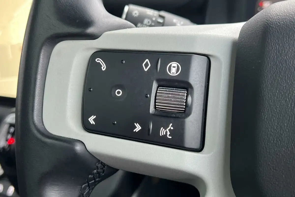 2023-land-rover-110-defender-30-d300-x-dynamic-hse-big-44
