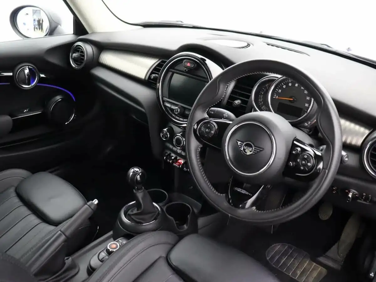 2019-mini-cooper-15-cooper-exclusive-134bhp-hatchback-3d-big-5