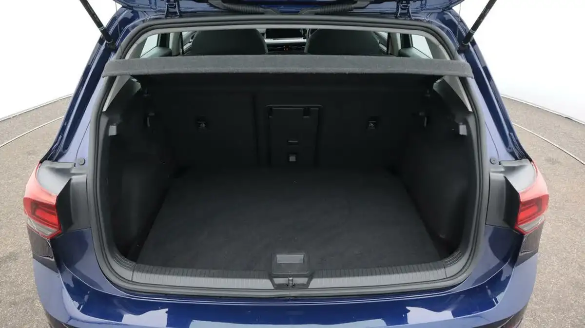 2022-volkswagen-golf-15-tsi-life-150ps-hatchback-big-17