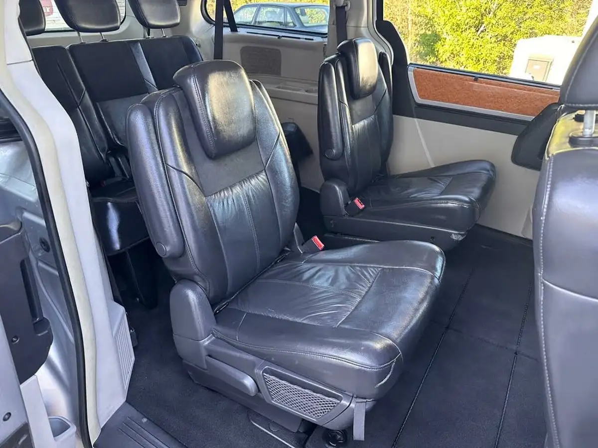2010-chrysler-grand-voyager-28td-limited-2776cc-big-13