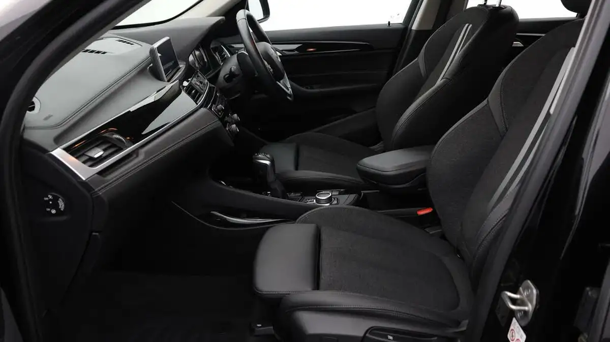 2021-bmw-x1-15-xdrive-25e-phev-sport-big-13