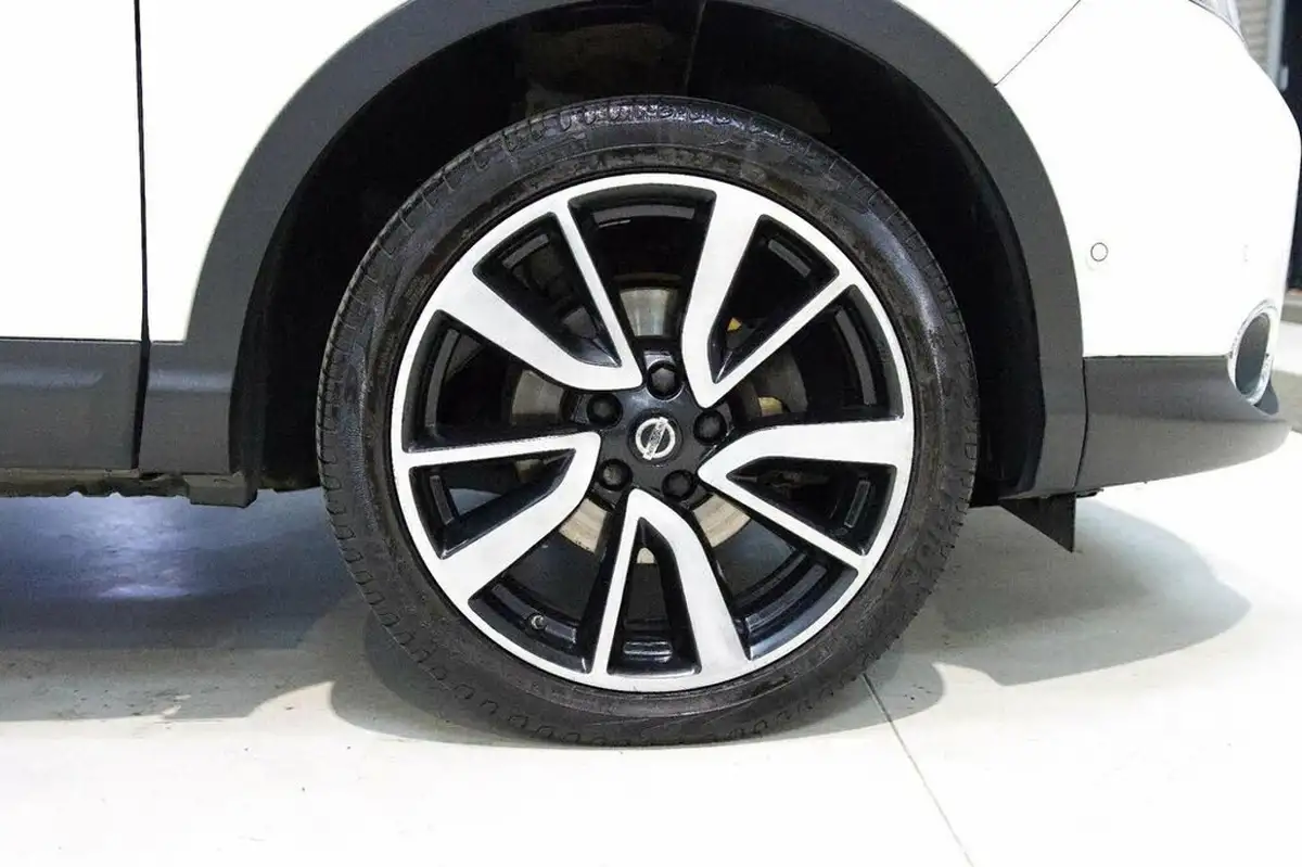2015-nissan-qashqai-16dci-tekna-big-29