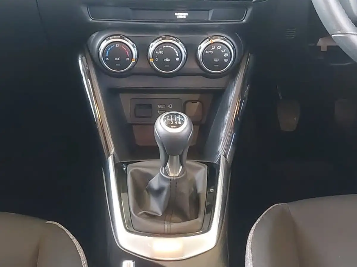 2024-mazda-mazda2-15-skyactiv-g-centre-line-big-10