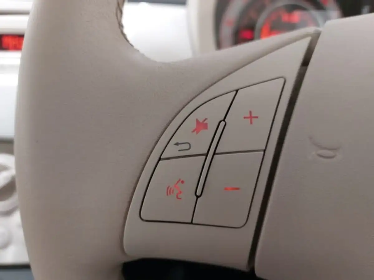 2015-fiat-500-12-lounge-ss-big-14