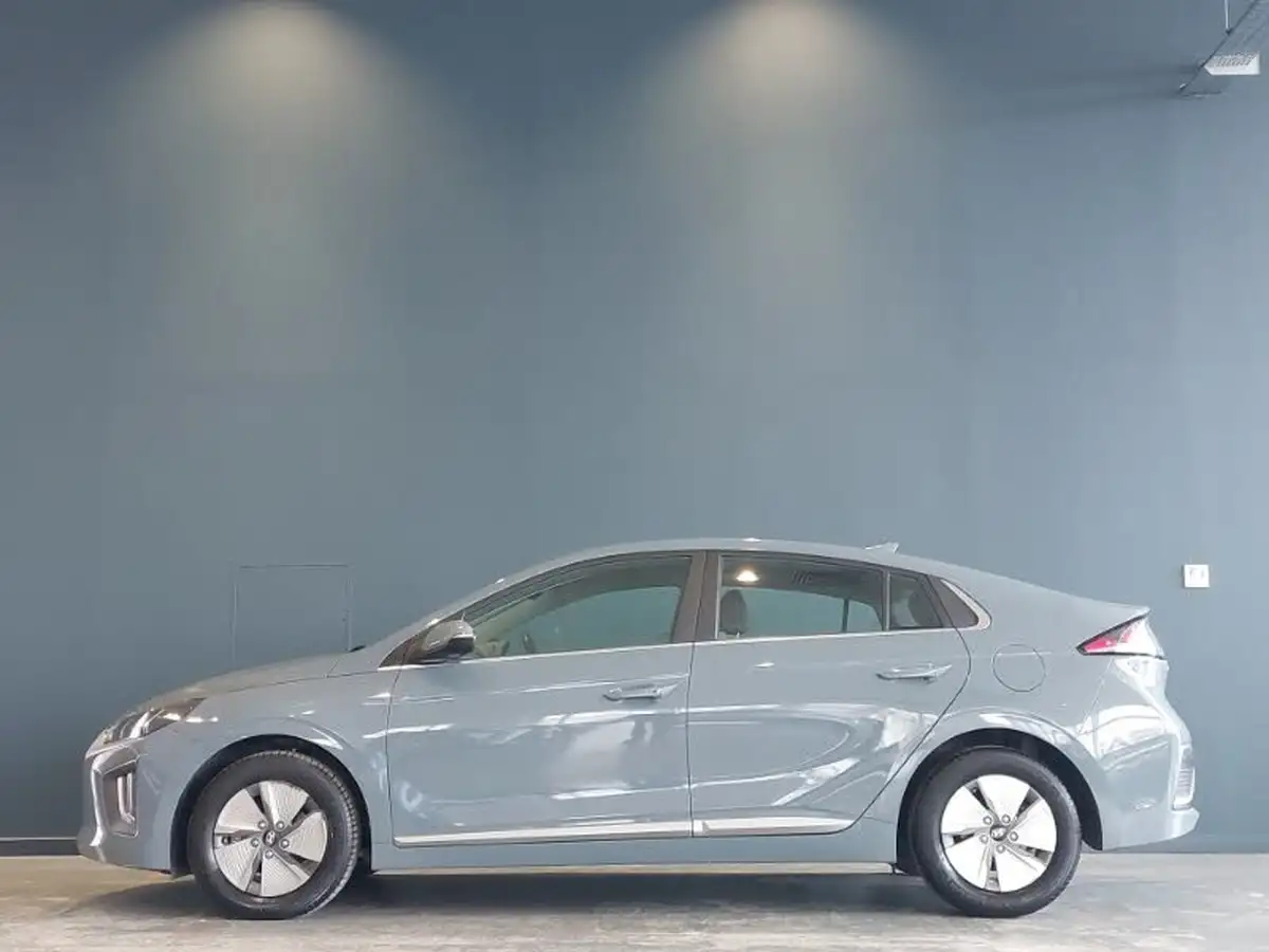 2021-hyundai-ioniq-16-gdi-premium-hybrid-big-3